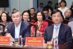 100% cử tri thống nhất giới thiệu ông Nguyễn Duy Ngọc và ông Ngô Văn Tuấn ứng cử ĐBQH