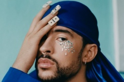 Gu mặc của ngôi sao làm nên lịch sử ở Grammy