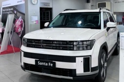 Thị trường ô tô trước Tết: Hãng xả hàng tồn, xe đời cũ giảm giá mạnh