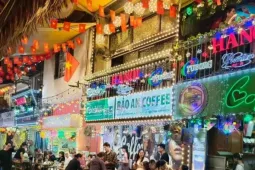 Khách Tây chia sẻ thử thách một ngày sống ở Hà Nội với 690.000 đồng