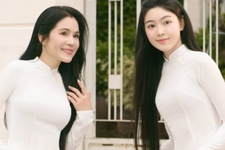 Vợ và con gái MC Quyền Linh gây chú ý