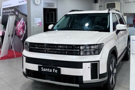 Thị trường ô tô trước Tết: Hãng xả hàng tồn, xe đời cũ giảm giá mạnh