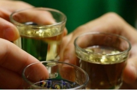 Cuối năm vui đến mấy cũng đừng uống rượu vào thời điểm này, dễ gặp biến chứng