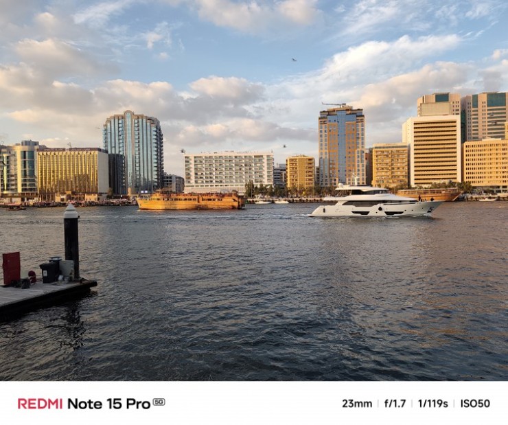 Mức giá thấp cho một smartphone camera đẳng cấp flagship nhận được nhiều sự chú ý.