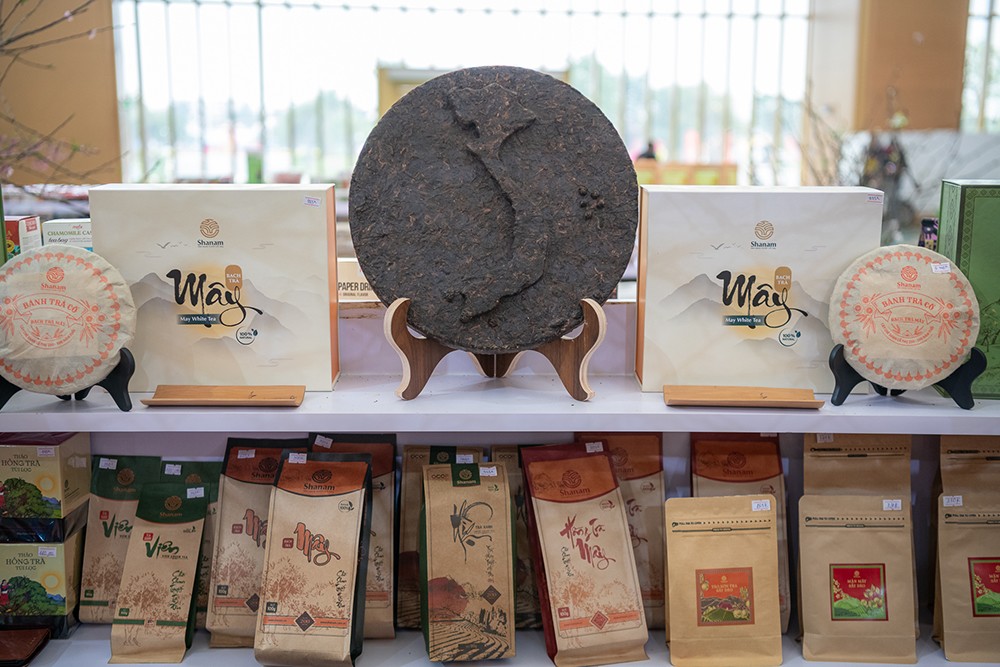 Bánh trà cổ lên men được tạo hình bản đồ Việt Nam