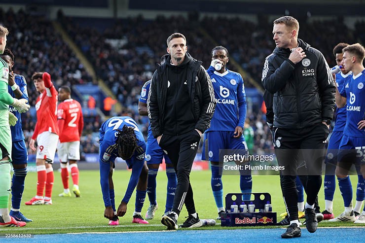 Leicester nhận án phạt trừ 6 điểm