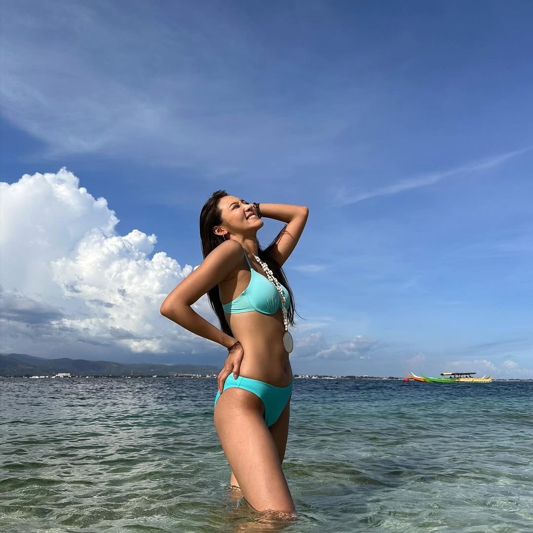 Mina Sue Choi có ngoại hình nổi bật, cân đối và quyến rũ. Cô theo đuổi phong cách phóng khoáng, gợi cảm. Lợi thế về ngoại hình cũng là một trong những yếu tố giúp Mina Sue Choi được nhiều chàng trai trong Địa ngục độc thân 5 để mắt.