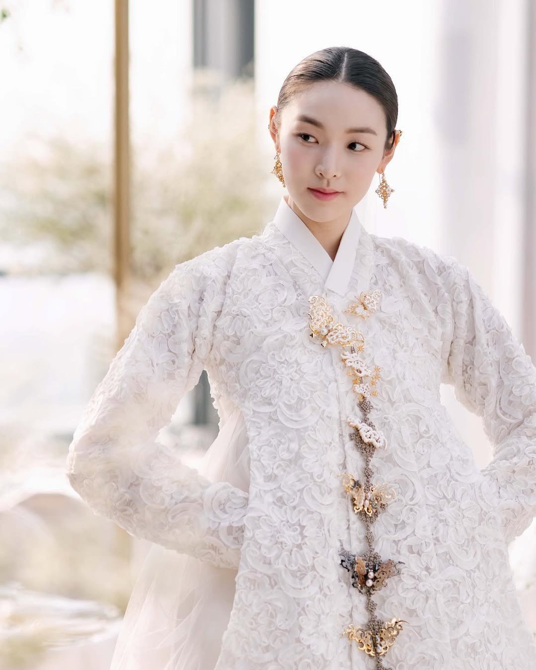 Jasmin Selberg cho rằng vai trò mà Mina Sue Choi thể hiện trong show Địa ngục độc thân không phản ánh con người thật của cô ngoài đời. Jasmin cũng kêu gọi khán giả dừng việc công kích cá nhân và gây ra bạo lực mạng.