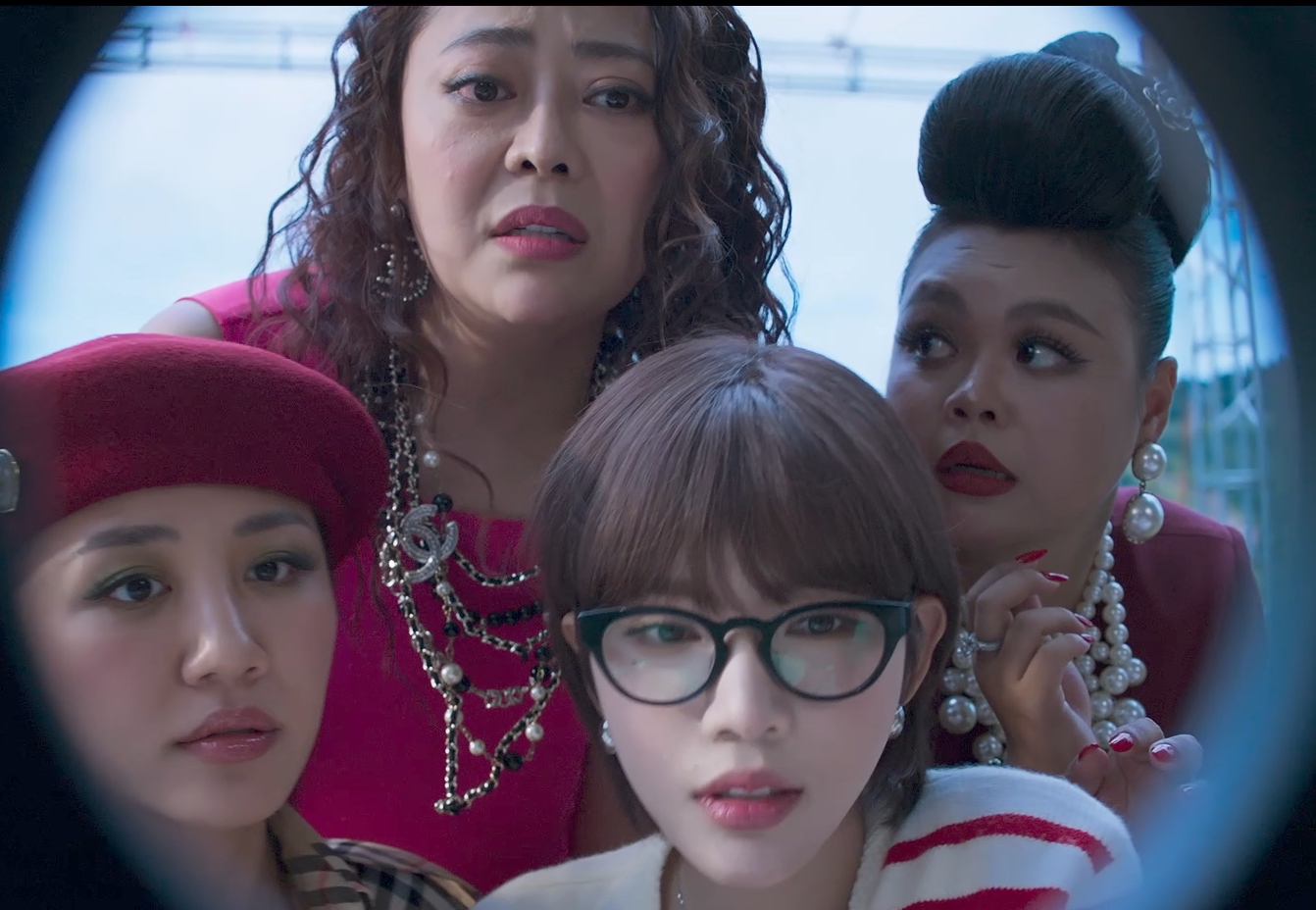 Trailer dồn dập thoại và những cãi vã, nghi ngờ.