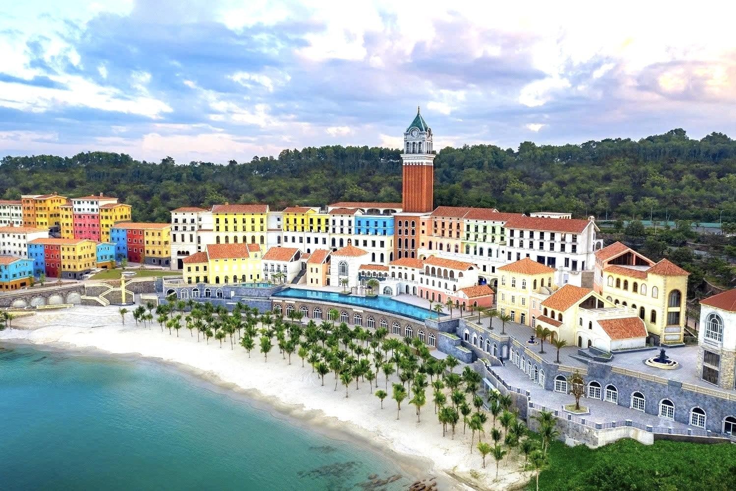 Hệ thống rừng phủ xanh phía Bắc đảo. Ảnh: Corona Resort &amp; Casino