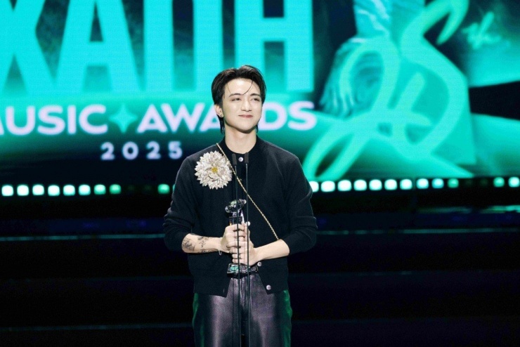 Soobin gặt hái mưa giải thưởng đầu năm.