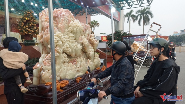 Thu hút rất nhiều người hiếu kỳ đến xem