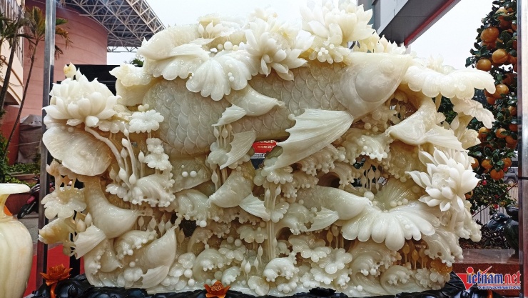 Nhiều bức tranh bằng đá ngọc quý khác