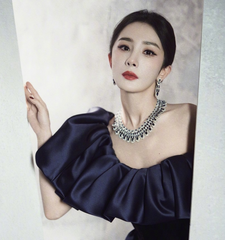 Dù được BTC đứng ra giải thích, nhận lỗi thay nhưng Dương Mịch vẫn bị khán giả chê cười.