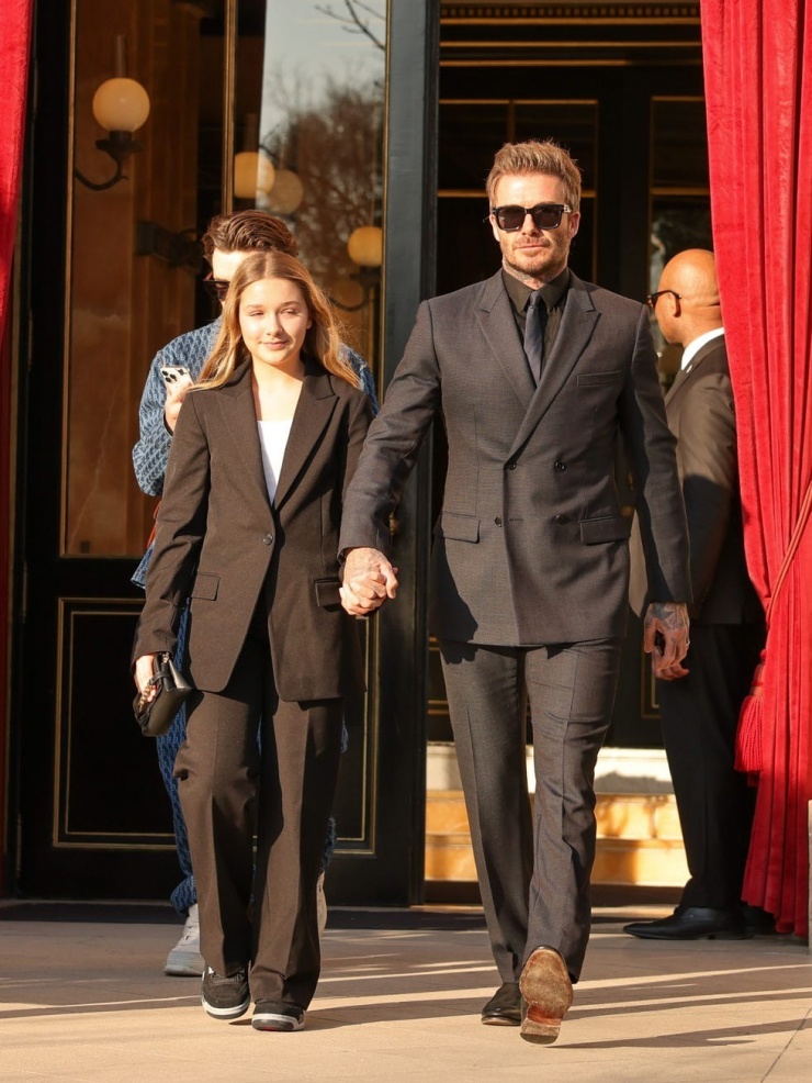 Thời trang dạo phố của David Beckham và con gái - 8