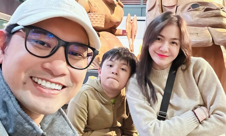 Ảnh sao 7/2: Huỳnh Đông - Ái Châu cho con trai về nước ăn Tết - 1