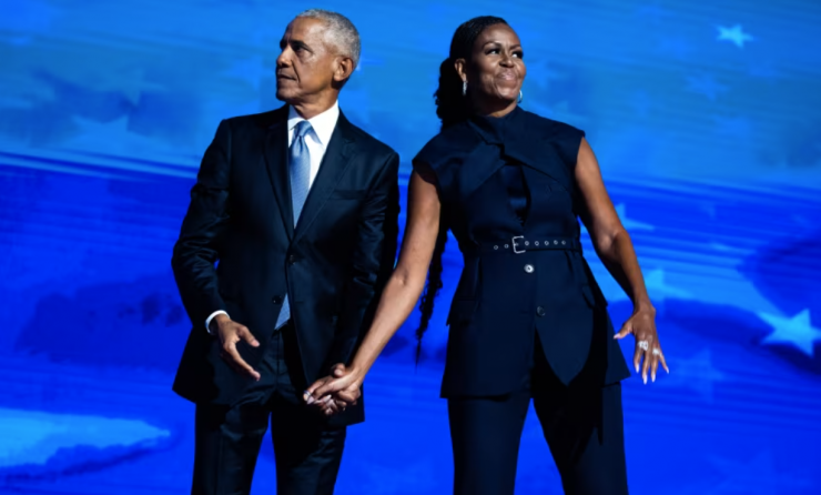 Cựu Tổng thống Barack Obama và cựu Đệ nhất phu nhân Michelle Obama xuất hiện trên sân khấu trong đêm thứ hai của Đại hội toàn quốc Đảng Dân chủ tại Chicago tháng 8/2024. Ảnh: GI.