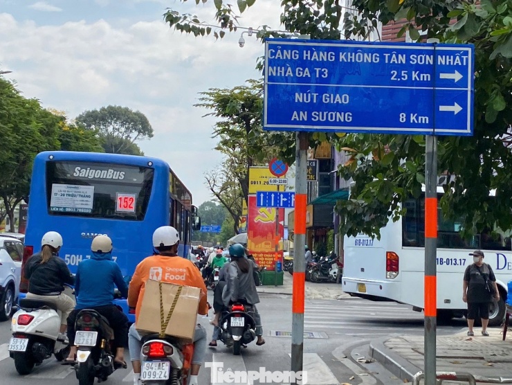 Giáp Tết, giao thông trung tâm TPHCM và cửa ngõ sân bay ùn ứ từ sáng đến chiều - 15