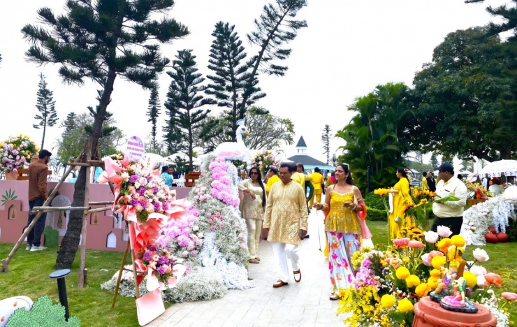 Từ 3-6/2, đám cưới của một cặp đôi tỷ phú Ấn Độ diễn ra tại một khu nghỉ dưỡng sang trọng ở Quảng Ninh.﻿ Khoảng 400 khách mời là các thương gia, chủ doanh nghiệp lớn tại Ấn Độ và một số quốc gia trong khu vực Đông Nam Á.