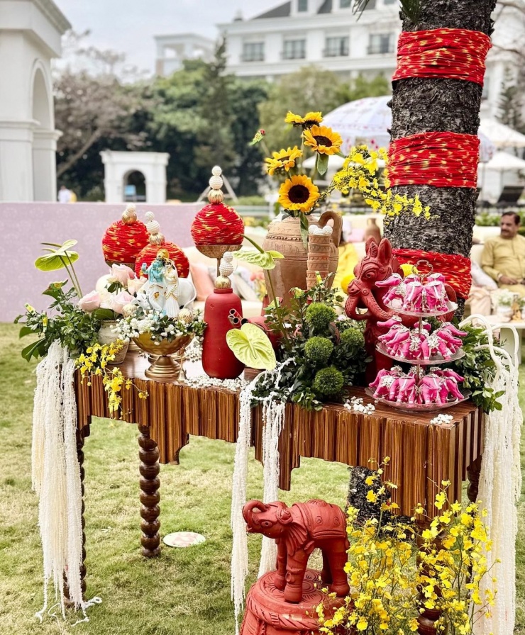 Không gian tiệc cưới được trang trí theo đặc trưng văn hóa Ấn Độ.