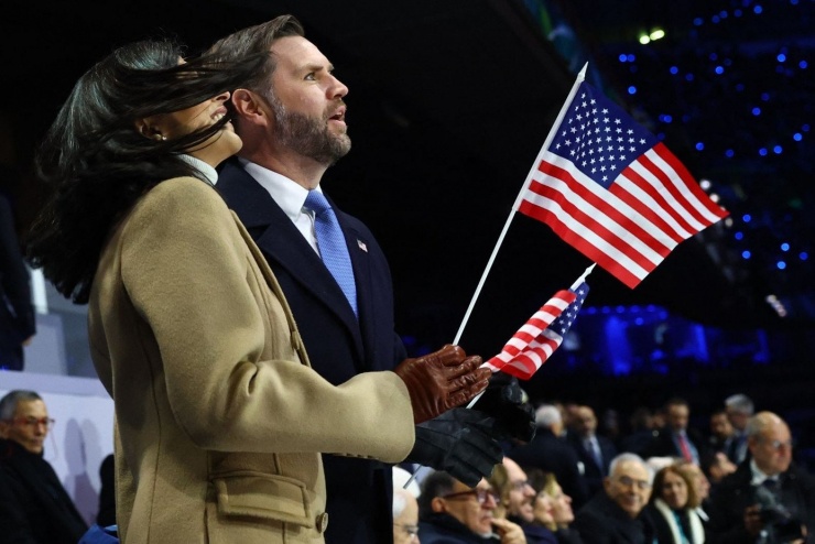 Phó Tổng thống Mỹ JD Vance và vợ tham
dự lễ khai mạc tại Milan.