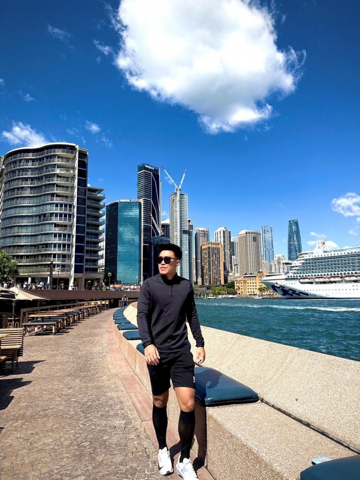 Trang phục đơn sắc của cầu thủ Phạm Lý Đức - 6