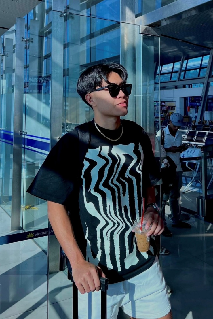 Trang phục đơn sắc của cầu thủ Phạm Lý Đức - 10