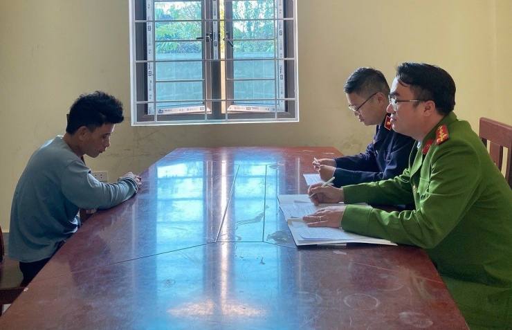 Lê Đình Truyền tại cơ quan Công an.