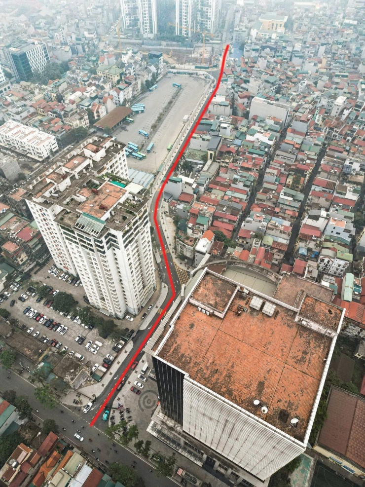 Nằm trên địa bàn phường Vĩnh Tuy (Hà Nội), tuyến đường nối qua Công ty xe buýt đến số 423 Minh Khai dài 453 m, vốn đầu tư hơn 83 tỷ đồng.