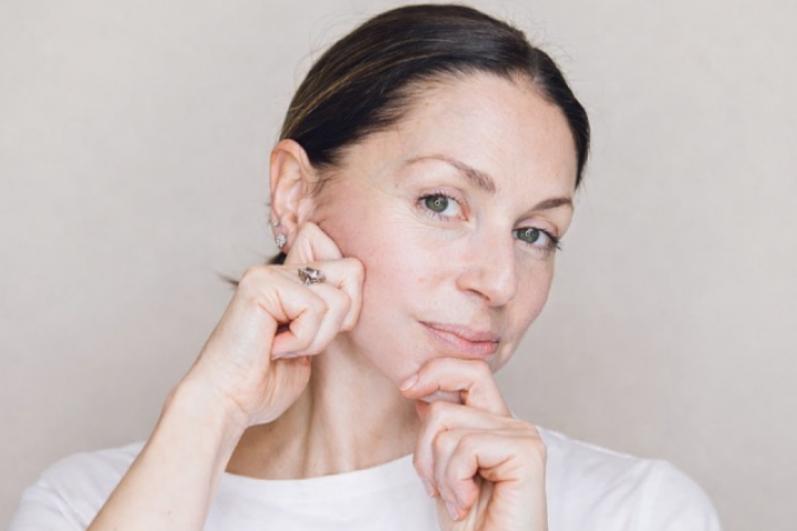 10 phút massage bạch huyết mỗi tối giúp da sáng, mặt gọn