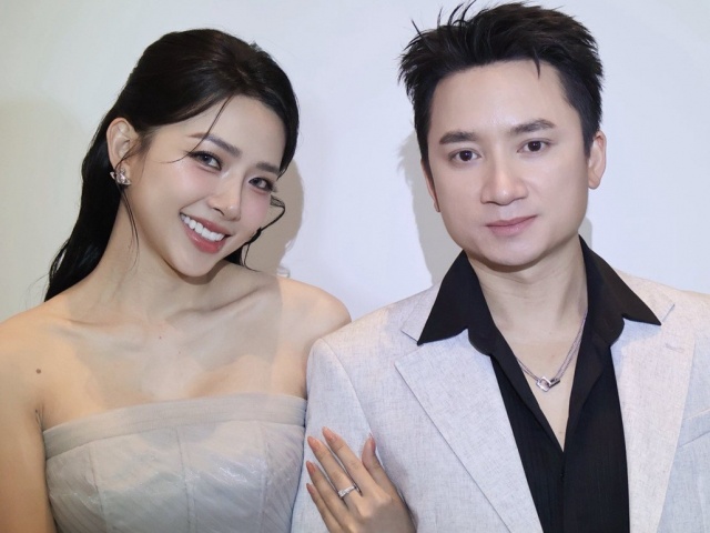 Phan Mạnh Quỳnh và bà xã kỷ niệm 10 năm yêu theo cách đặc biệt