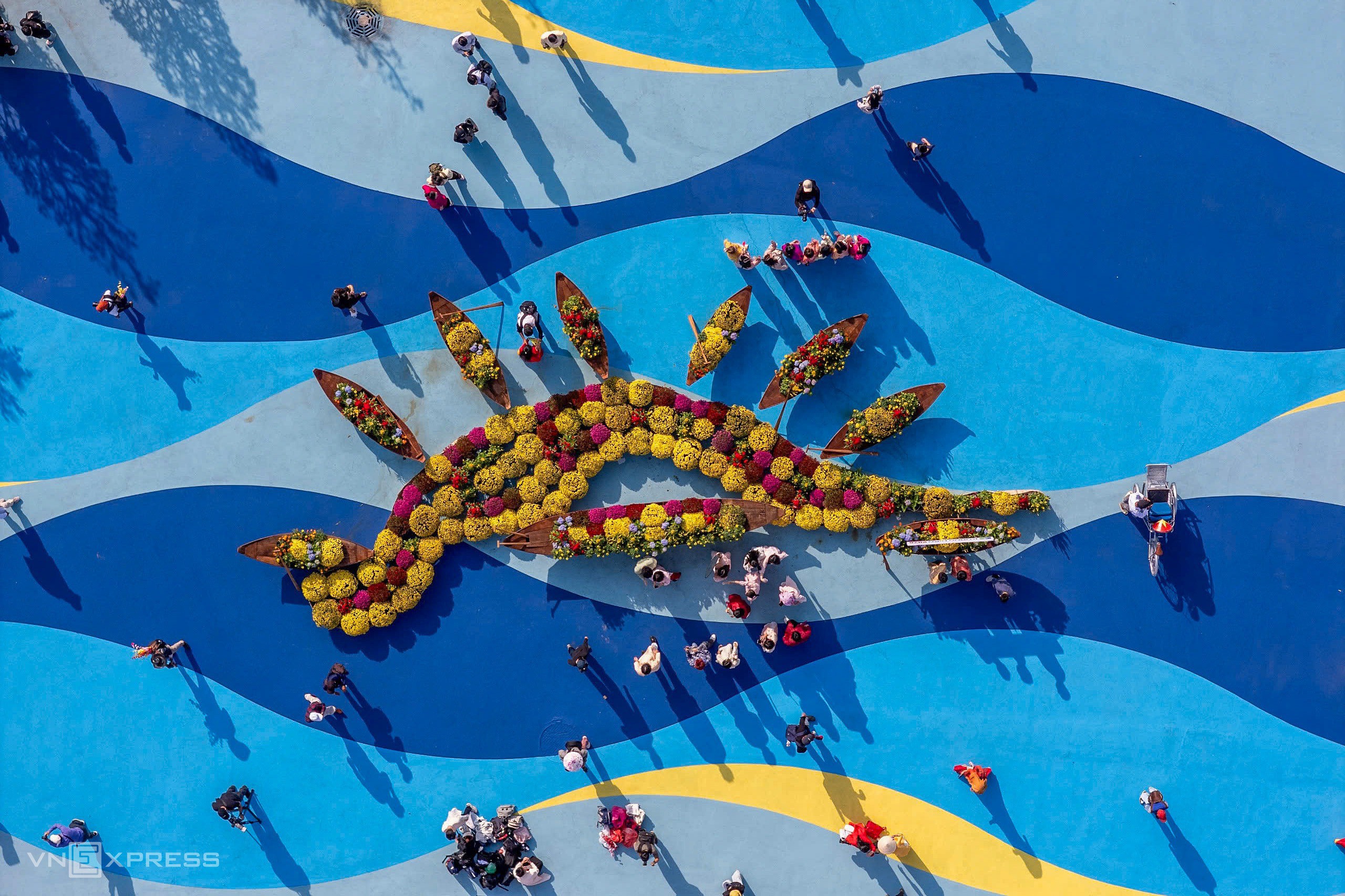 Người trẻ đổ đến check in diện mạo mới chợ Bến Thành - 3