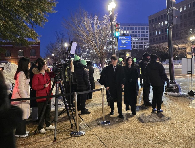 Lim Dong-hyun cùng mẹ tham dự dạ hội tại Washington, Mỹ hồi tháng 1. Ảnh: Yonhap