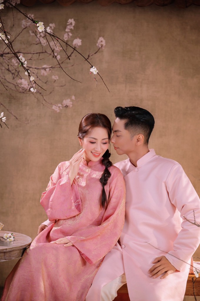 Nhà Khánh Thi - Phan Hiển nhí nhảnh trong ảnh Tết - 11