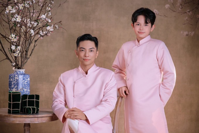 Nhà Khánh Thi - Phan Hiển nhí nhảnh trong ảnh Tết - 7