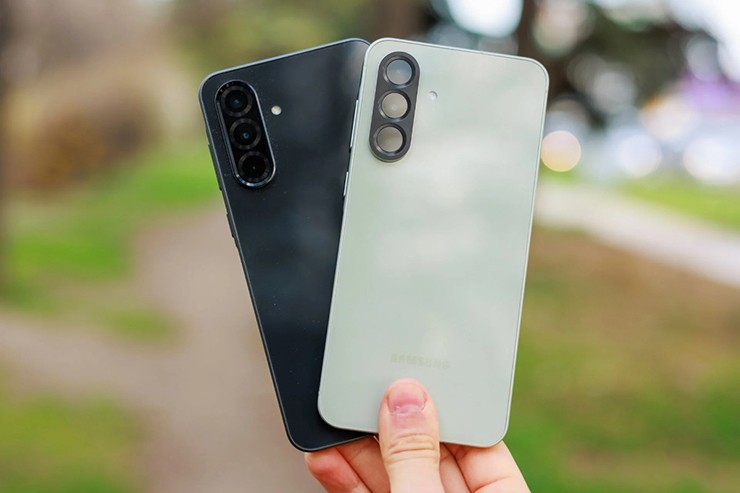 Galaxy A thành công rực rỡ nhưng dấu hiệu “bội thực” - 2