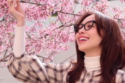 Tóc Tiên check in mùa mai anh đào nhuộm hồng Đà Lạt