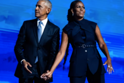 Ông Trump gây phẫn nộ vì đăng video được cho là xúc phạm ông bà Obama