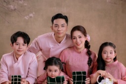 Nhà Khánh Thi - Phan Hiển nhí nhảnh trong ảnh Tết