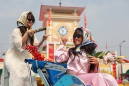 Người trẻ đổ đến check in diện mạo mới chợ Bến Thành