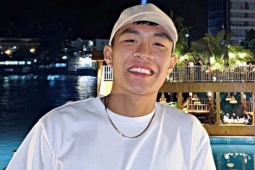 Trang phục đơn sắc của cầu thủ Phạm Lý Đức