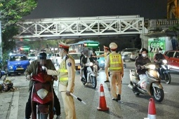 Hà Nội: Sau tiệc tất niên, nhiều tài xế vi phạm nồng độ cồn 'kịch khung'