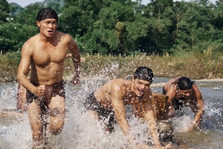 Dàn trai đẹp cơ bắp trong phim Tết đối đầu Trấn Thành