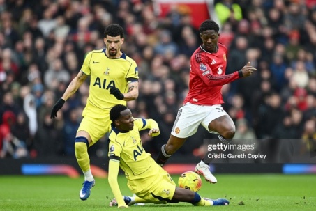 Trực tiếp bóng đá MU - Tottenham: Sesko bỏ lỡ đáng tiếc (Ngoại hạng Anh) (Hết giờ)