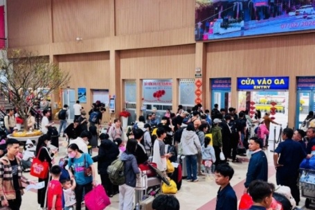 60 hành khách trễ tàu vì kẹt xe cận Tết, ga Sài Gòn phát thông báo khẩn