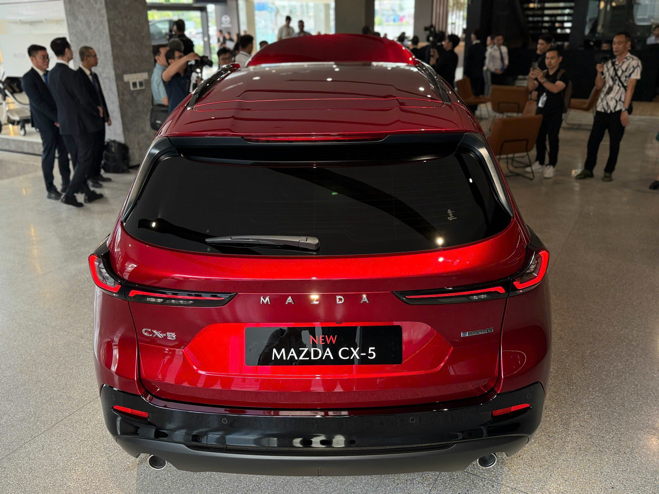 Mazda CX-5 có dung tích khoang hành lý tăng thêm 61 lít, đạt 583 lít.