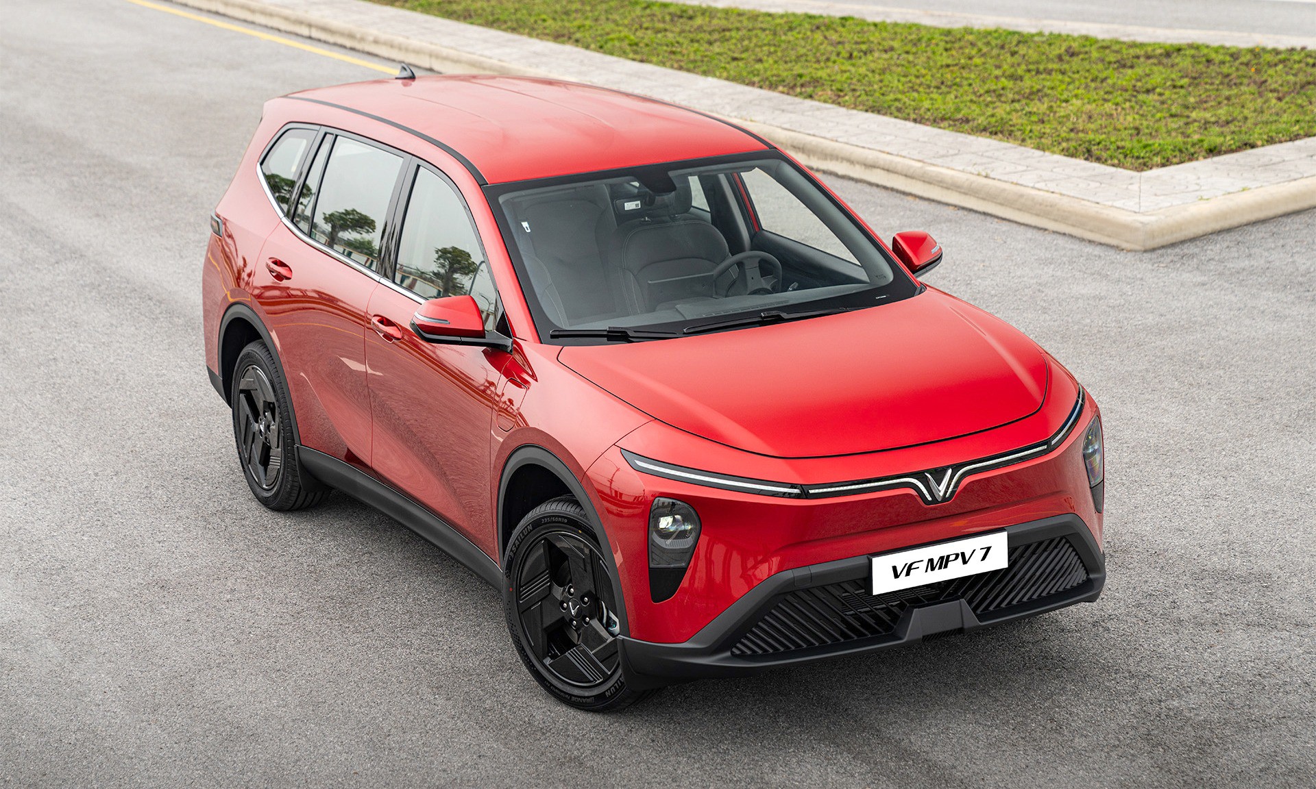 VinFast ra mắt VF MPV 7 mới và đây là phiên bản cao cấp nhất.