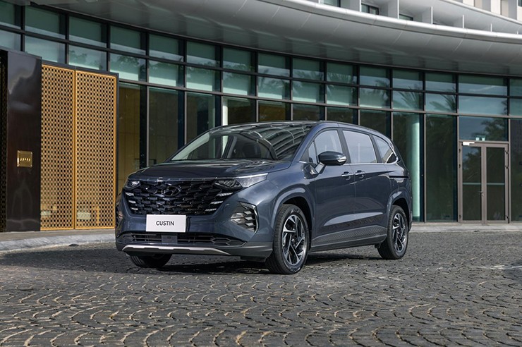 Giá xe Hyundai Custin mới nhất tháng 2/2026 - 1