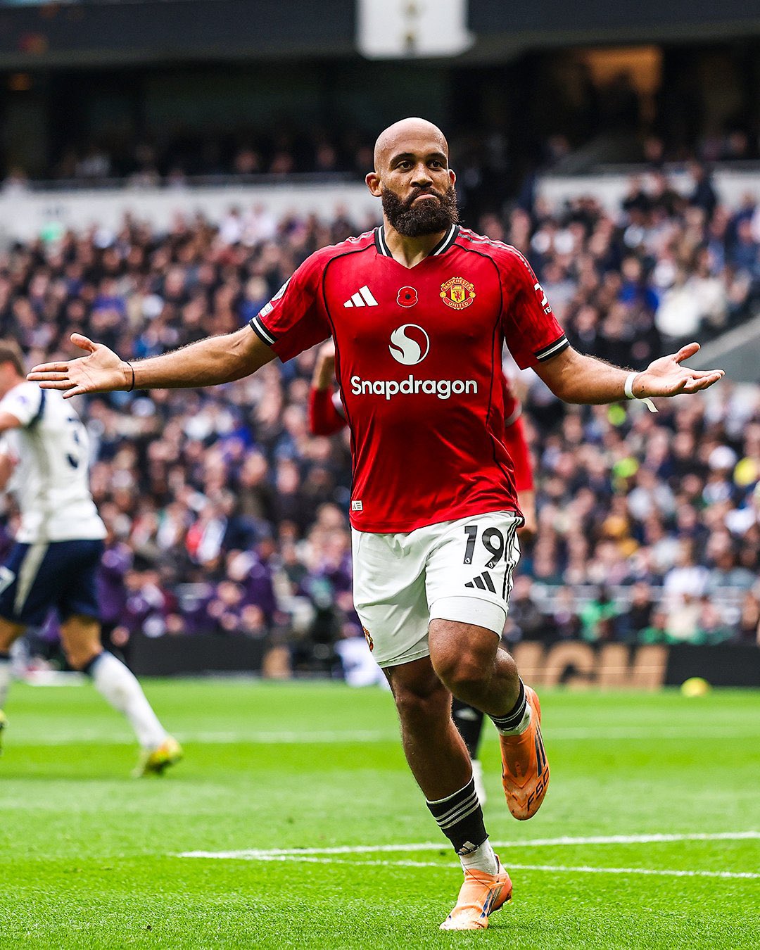 Mbeumo - "Thợ săn ông lớn" của MU