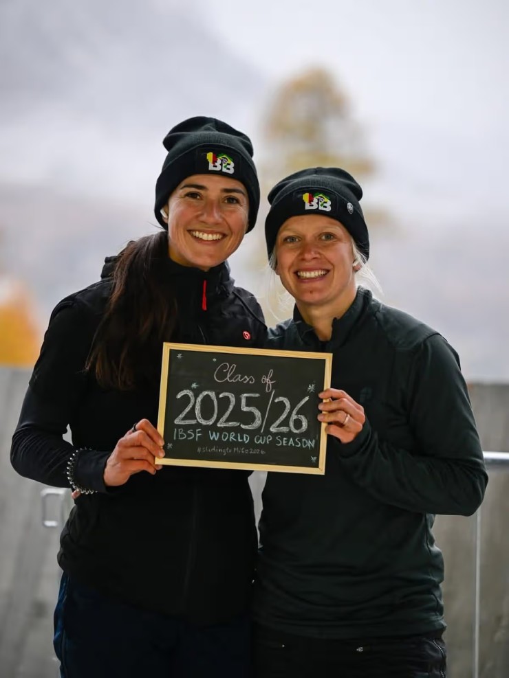 Hai VĐV Olympic mùa đông 2026 Nicole Silveira (bên trái) và Kim Meylemans là cặp đôi, nhưng đồng thời là đối thủ ở nội dung skeleton nữ